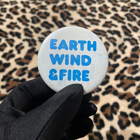 EARTH, WIND, & FIRE 🔥 Vintage Band Button Pin Pinback 70s Soul Funk Disco R&B - Picture 7 of 7
